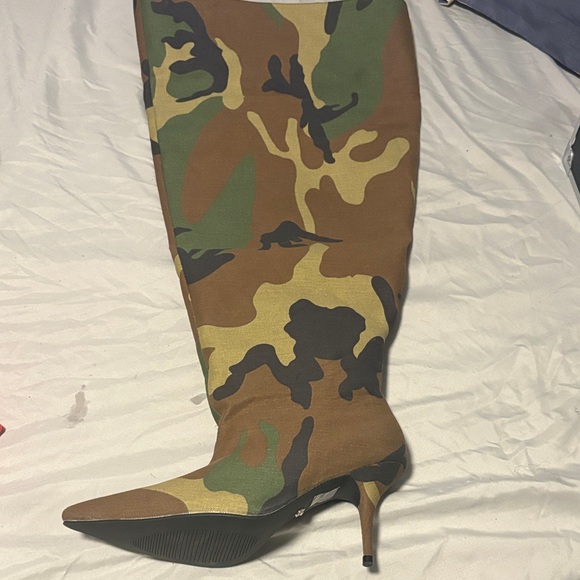 Camouflage Over the Knee Boots - Picture 7 of 7